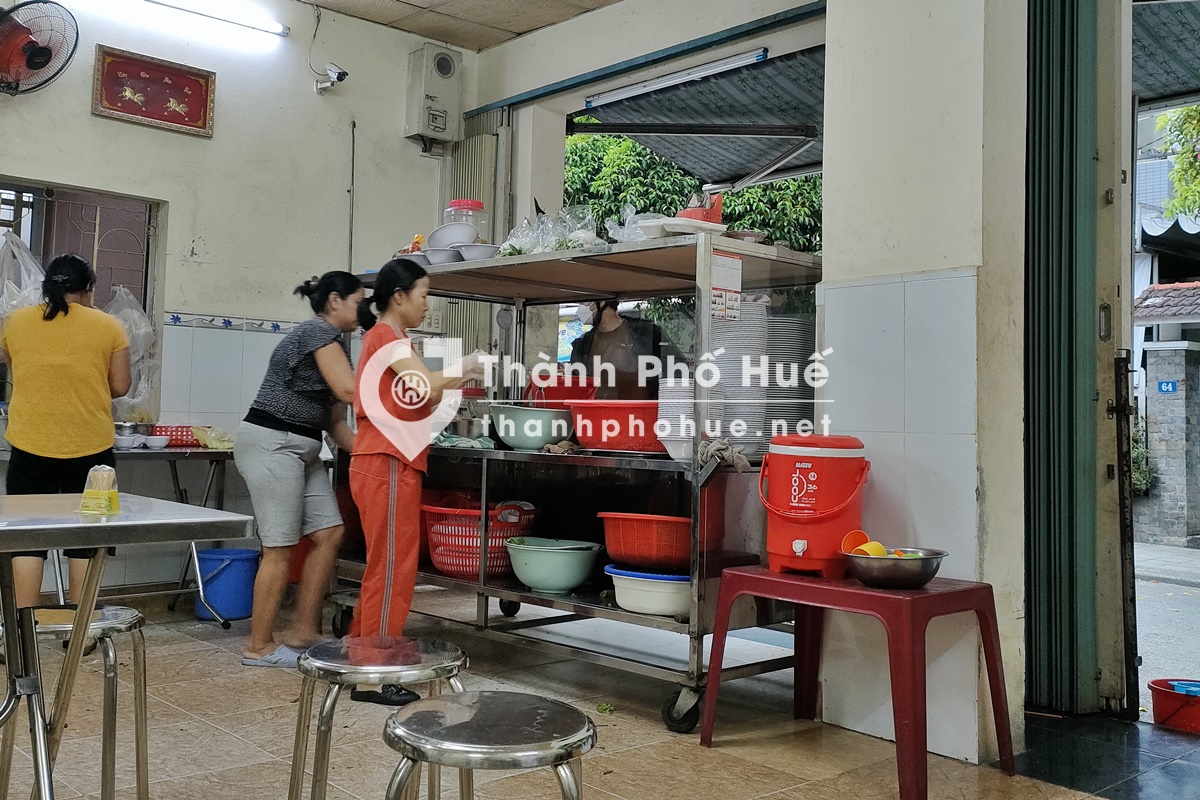 Bún Thịt Nướng Bà Tý