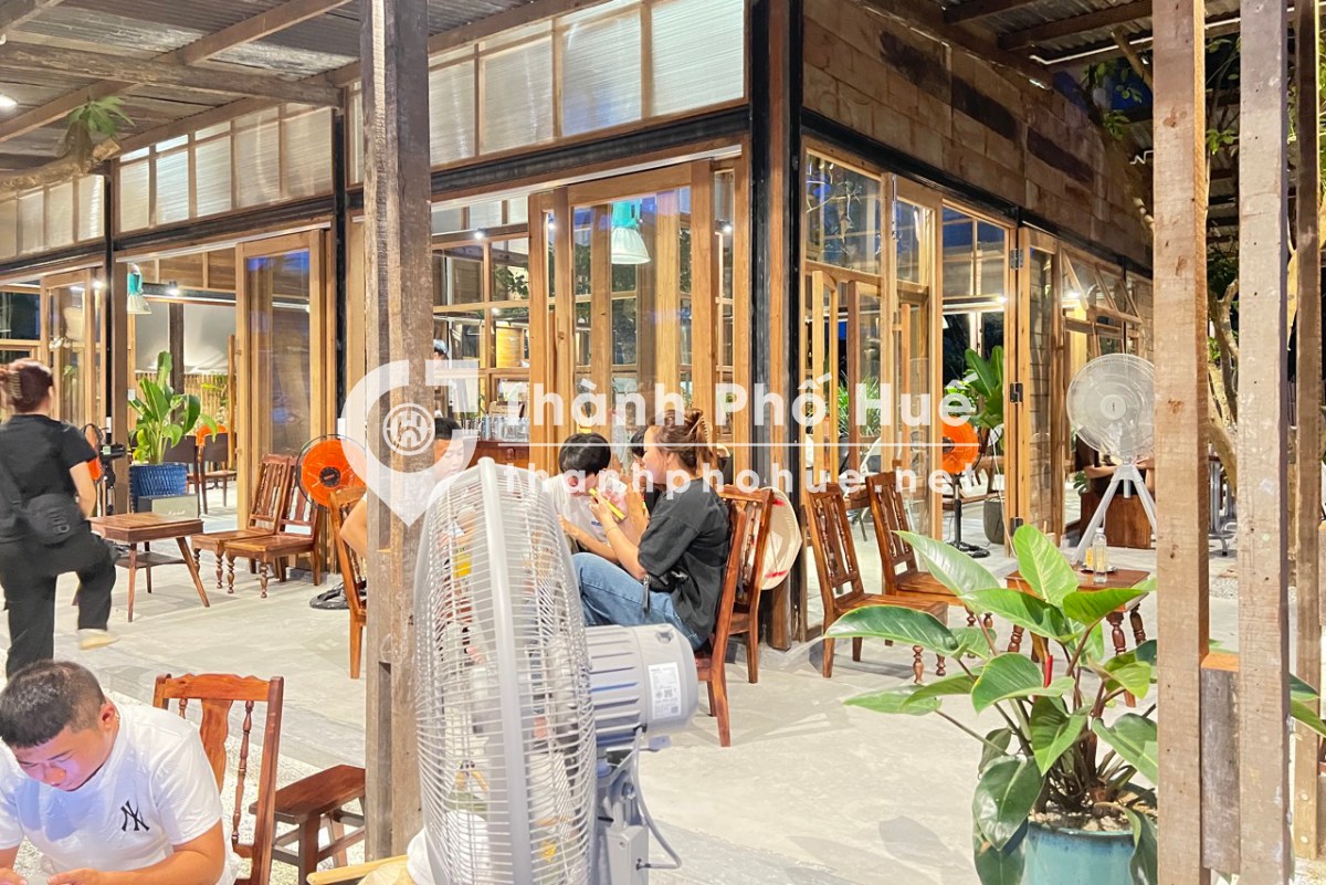 Tiệm Café Tụi Mình