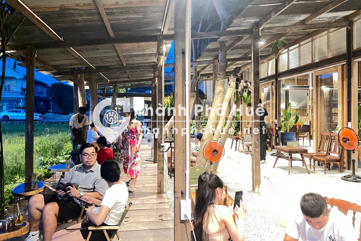 Tiệm Café Tụi Mình