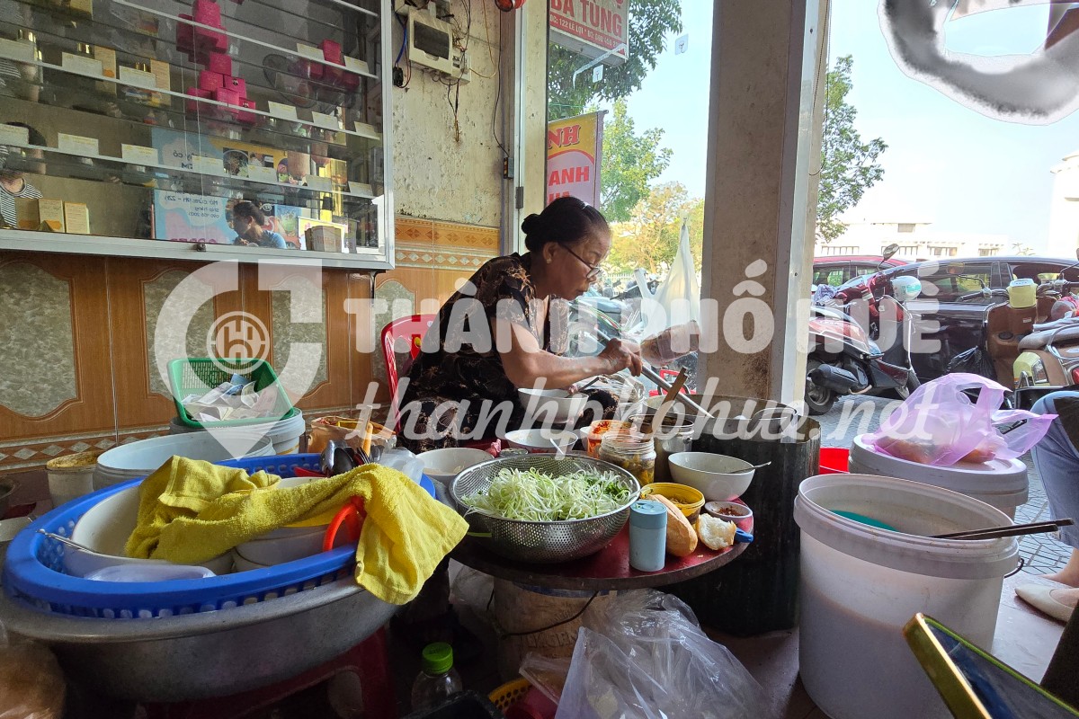 Bánh Canh Cua Mệ Anh