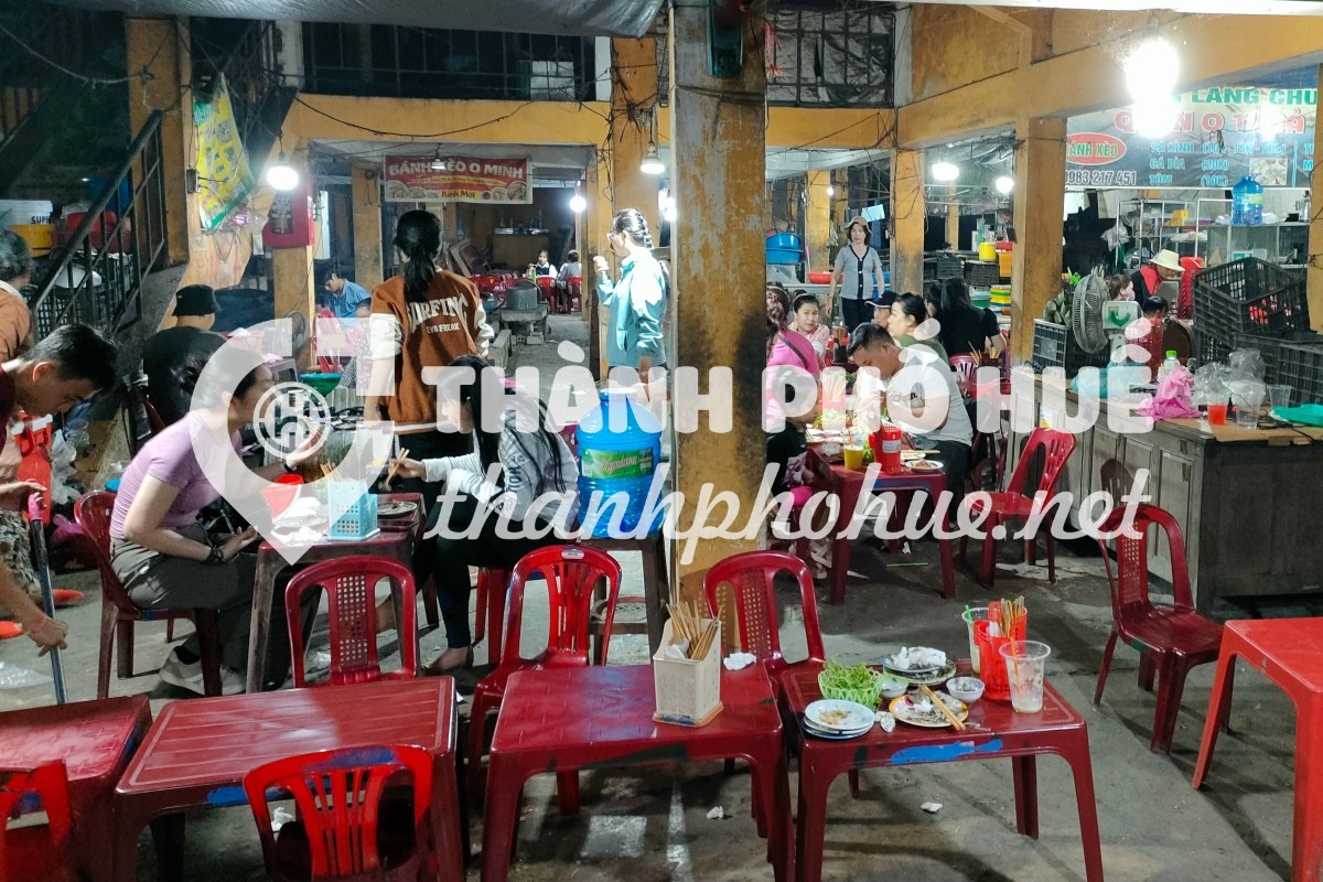 Bánh Khoái Cá Kình Làng Chuồn