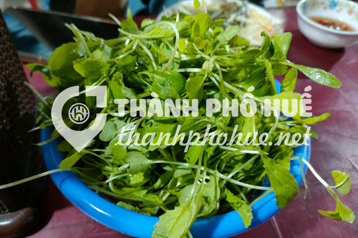 Bánh Khoái Cá Kình Làng Chuồn