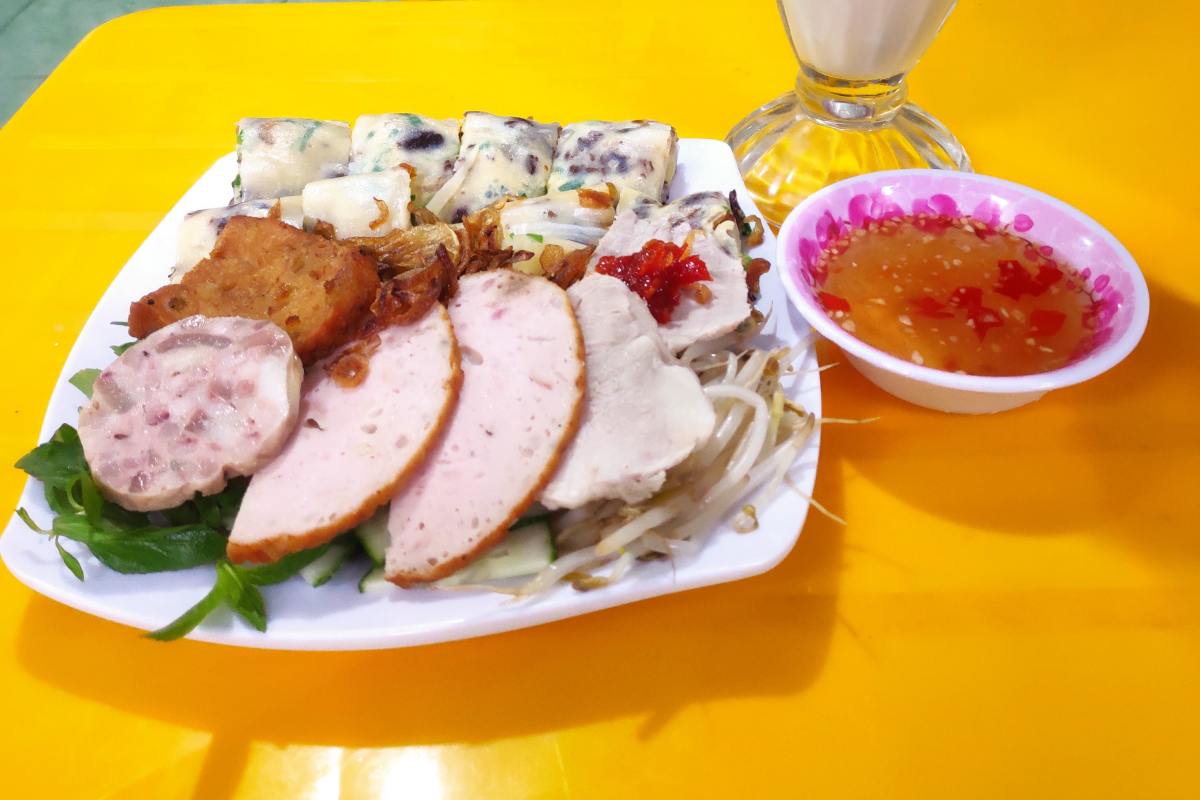 Bánh cuốn nóng Nhiên