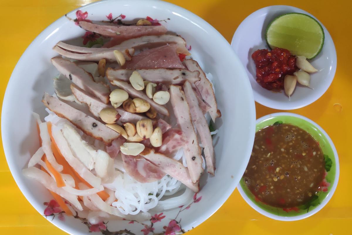 Bánh cuốn nóng Nhiên